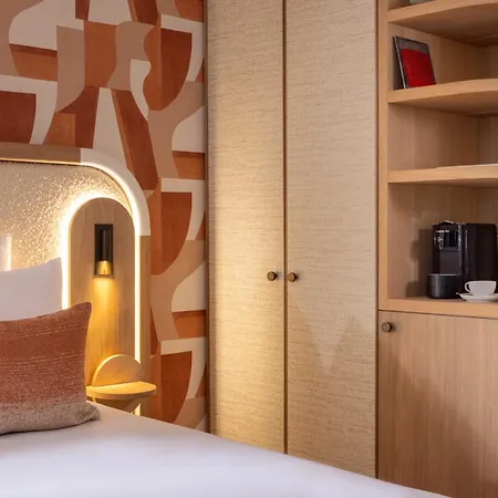 Madame Drouot & - Opera 4*