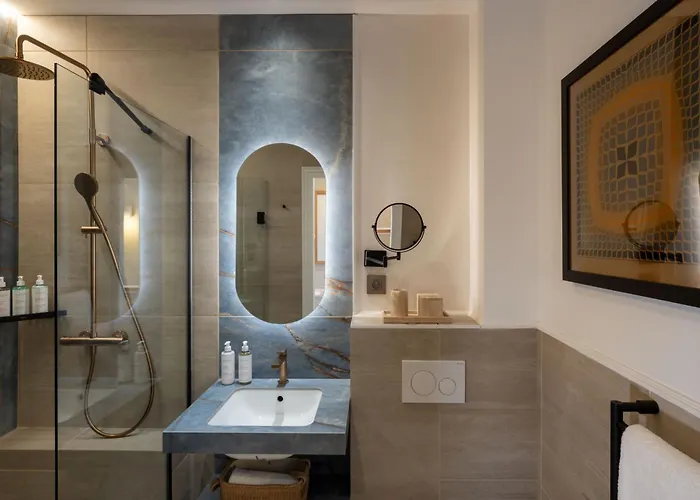 Madame Drouot & - Opera 4*