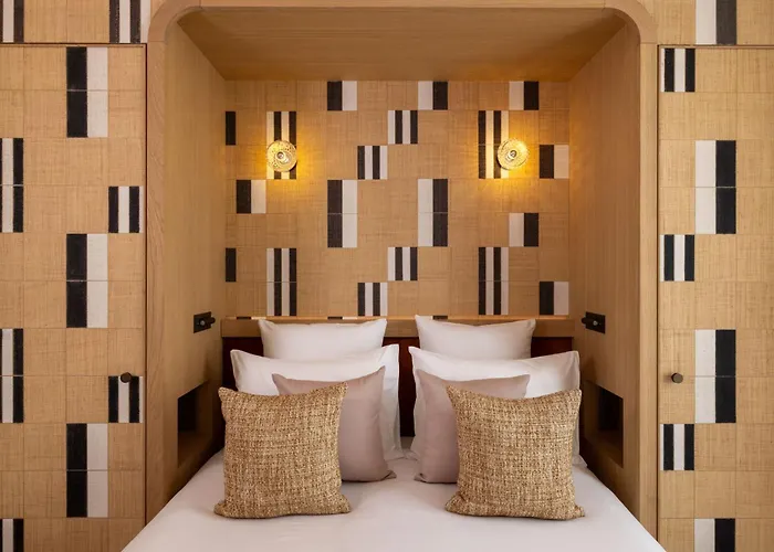 Madame Drouot & - Opera 4*