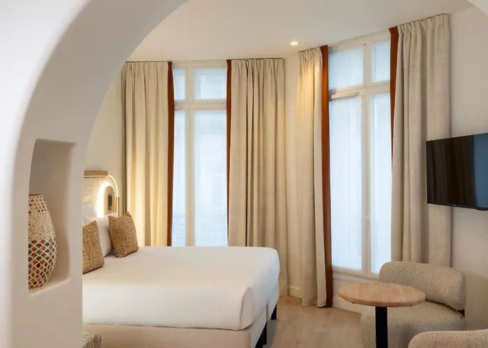 Madame Drouot & - Opera 4*