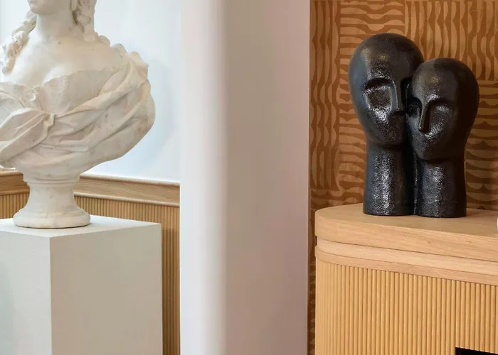 Madame Drouot & - Opera 4*