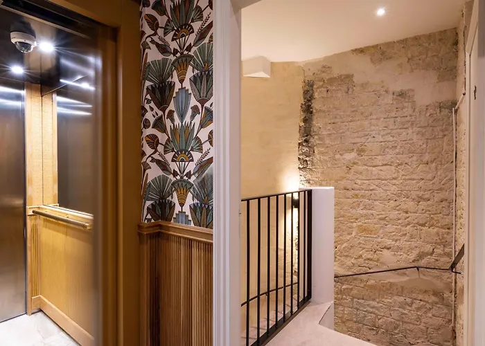 Madame Drouot & - Opera 4*