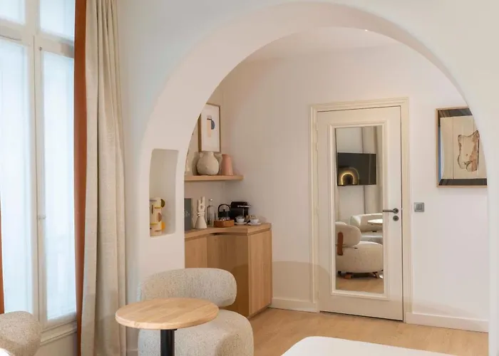 Madame Drouot & - Opera Paris