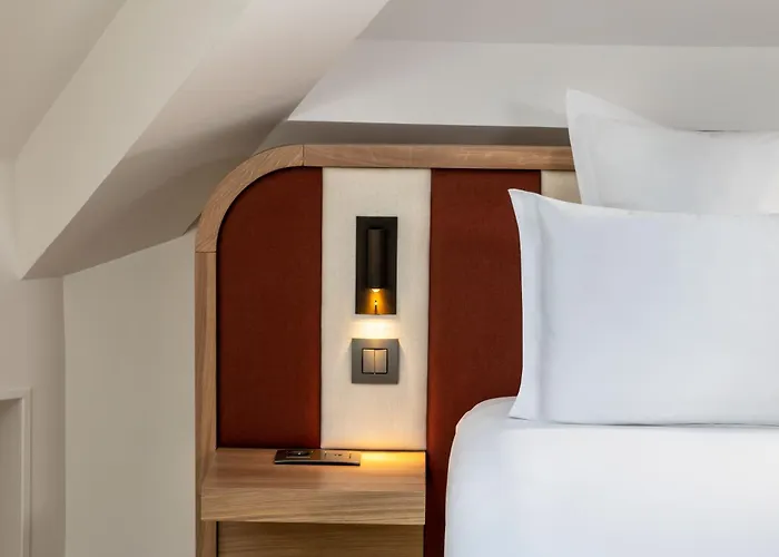 Madame Drouot & - Opera Hotel