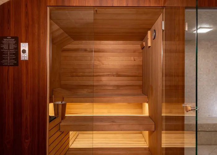 Madame Drouot & - Opera 4*