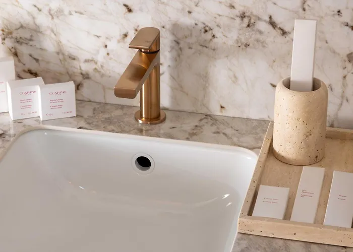 Madame Drouot & - Opera 4*