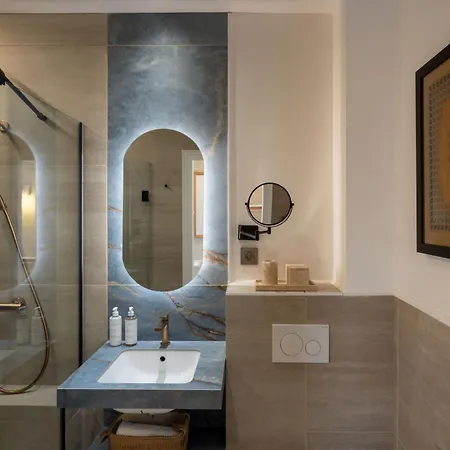 Madame Drouot & - Opera 4*