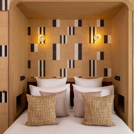 Madame Drouot & - Opera 4*