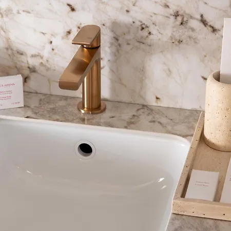 Madame Drouot & - Opera 4*