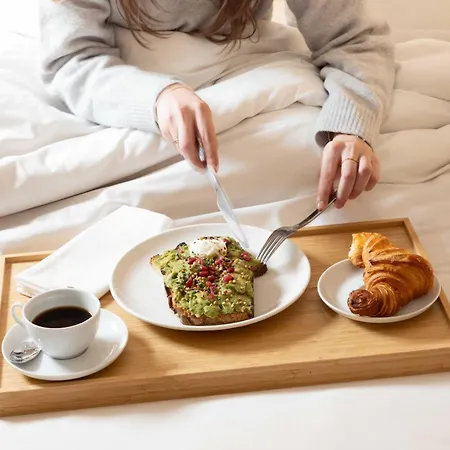 Madame Drouot & - Opera 4*