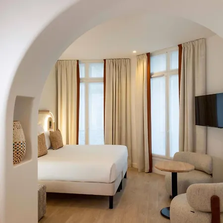 Madame Drouot & - Opera 4*