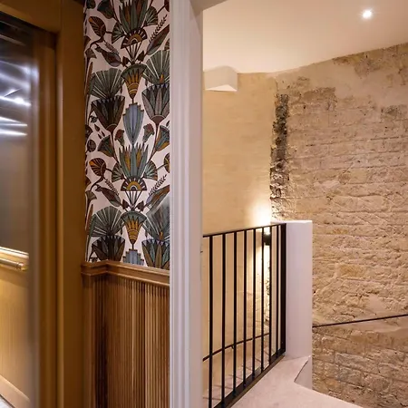 Madame Drouot & - Opera 4*