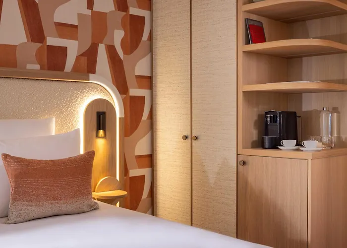 Madame Drouot & - Opera 4*